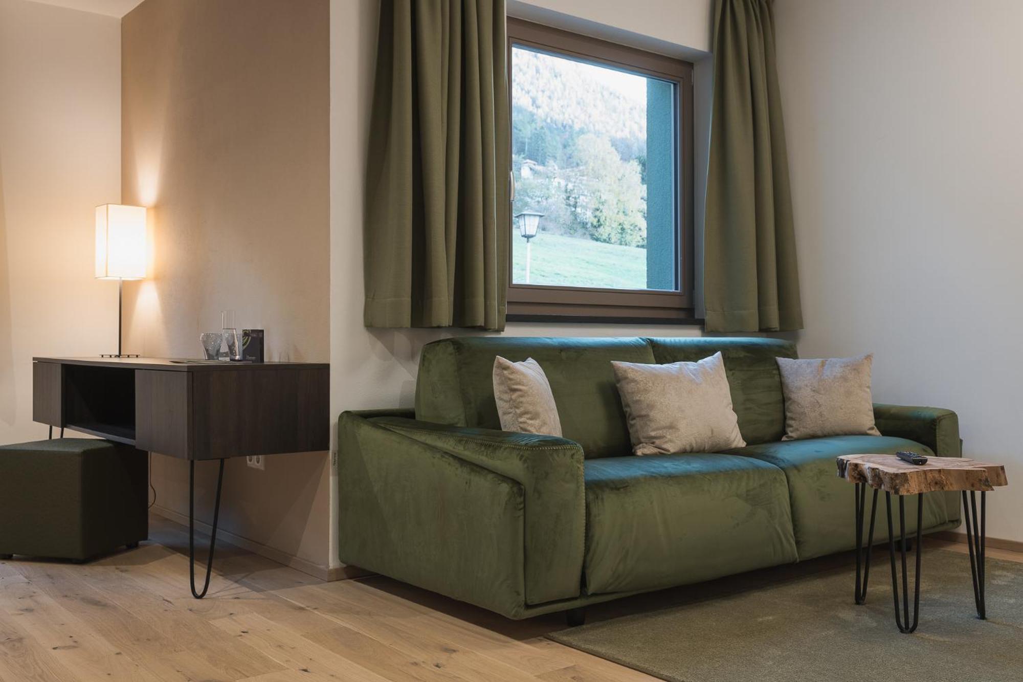 Oliven- & Genusshotel Hirzer Schenna Bilik gambar