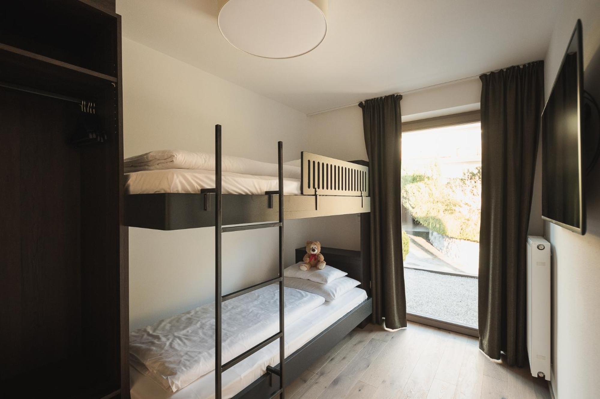 Oliven- & Genusshotel Hirzer Schenna Bilik gambar