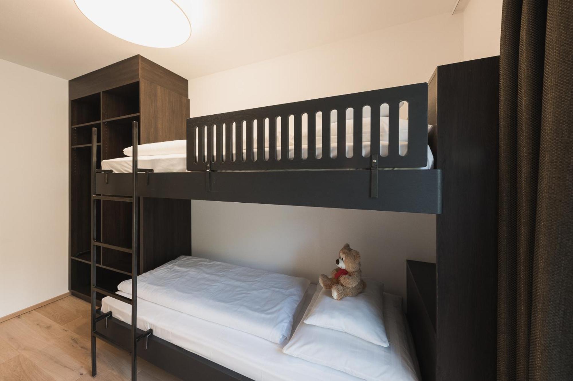 Oliven- & Genusshotel Hirzer Schenna Bilik gambar