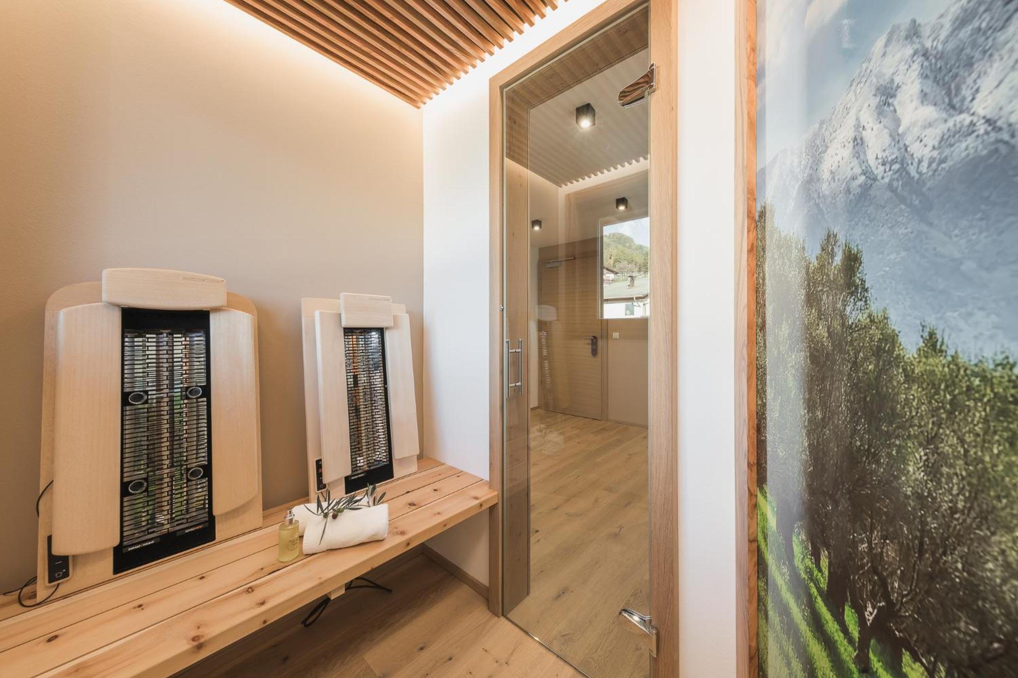 Oliven- & Genusshotel Hirzer Schenna Bilik gambar