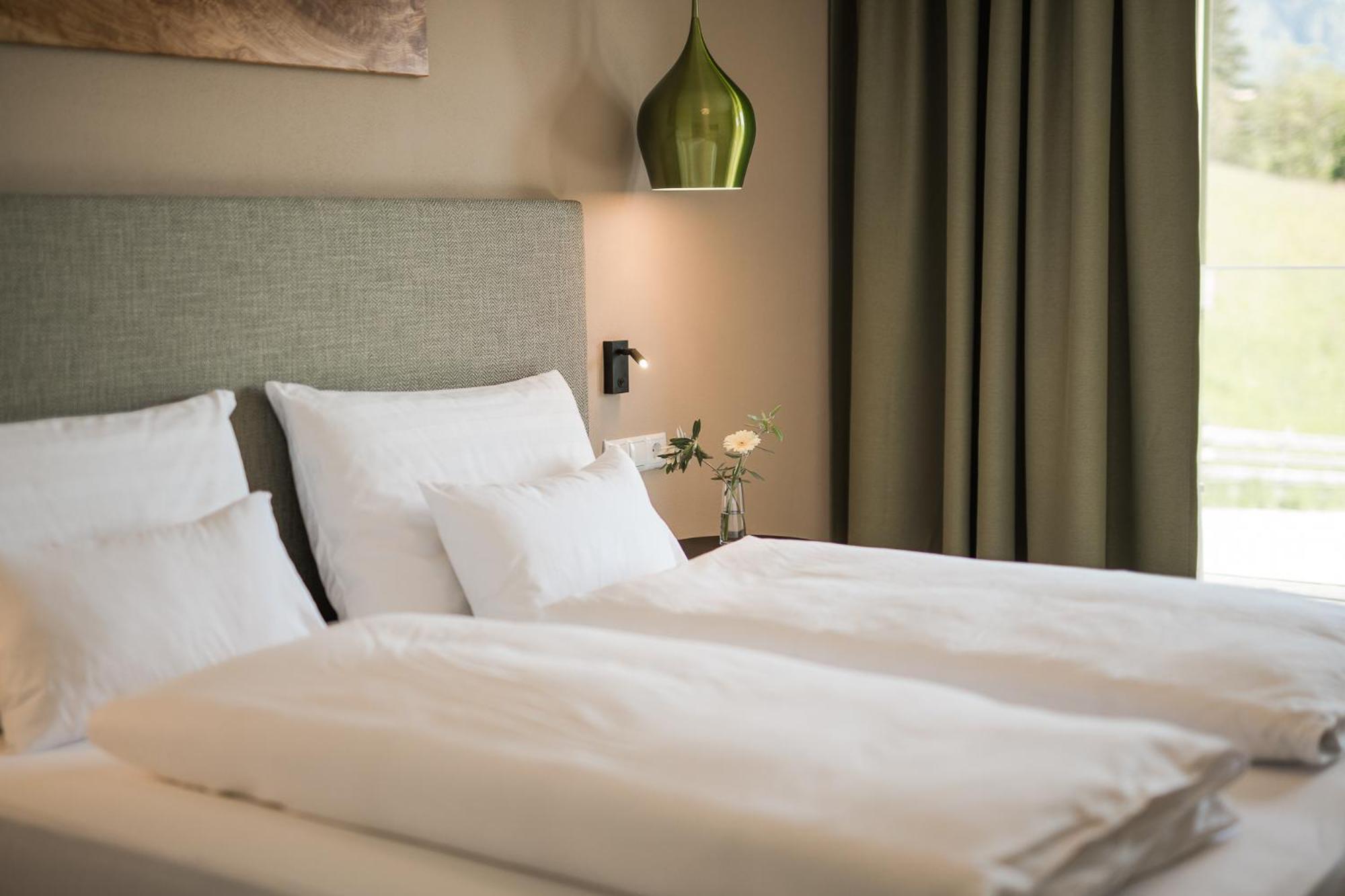 Oliven- & Genusshotel Hirzer Schenna Bilik gambar