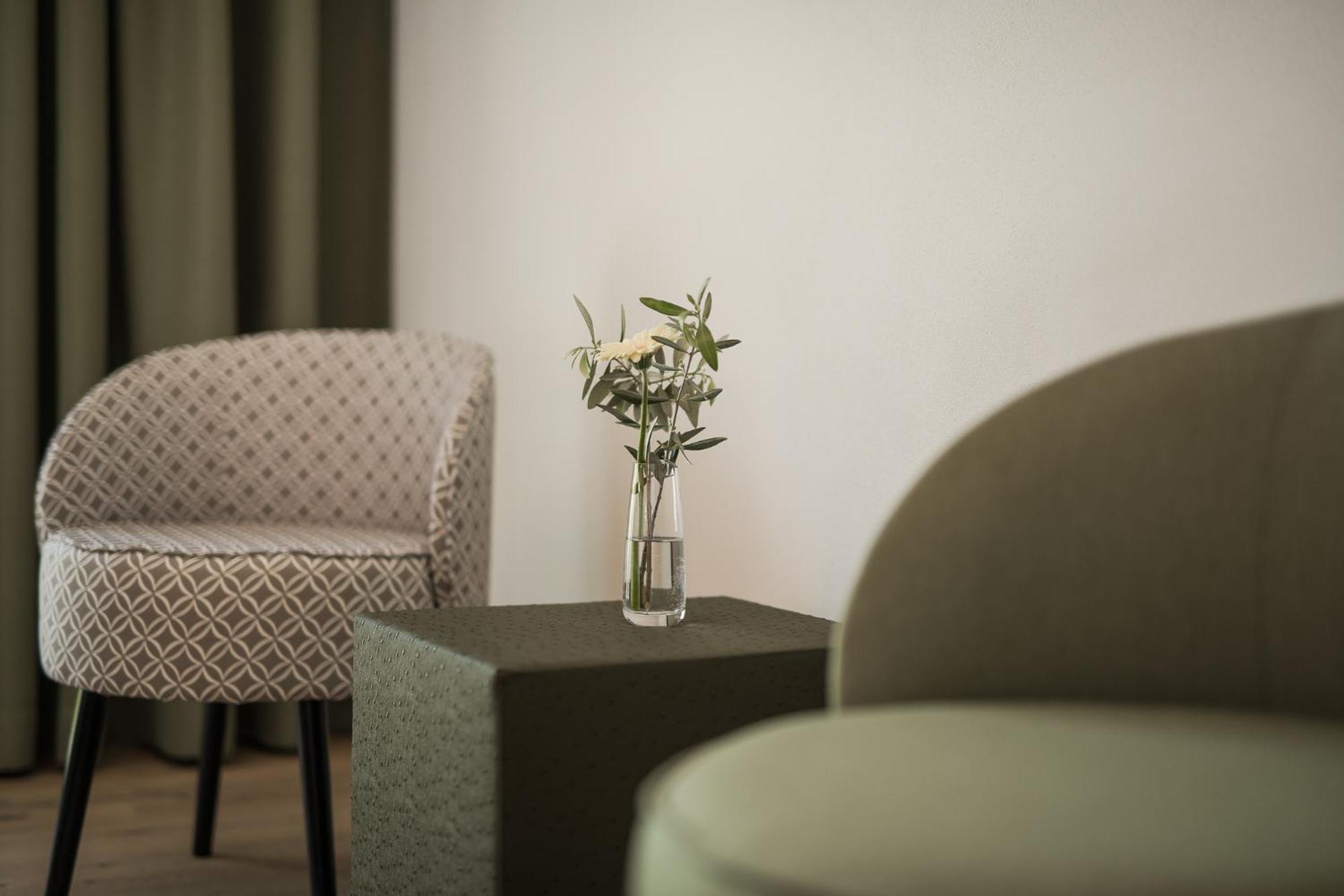Oliven- & Genusshotel Hirzer Schenna Bilik gambar